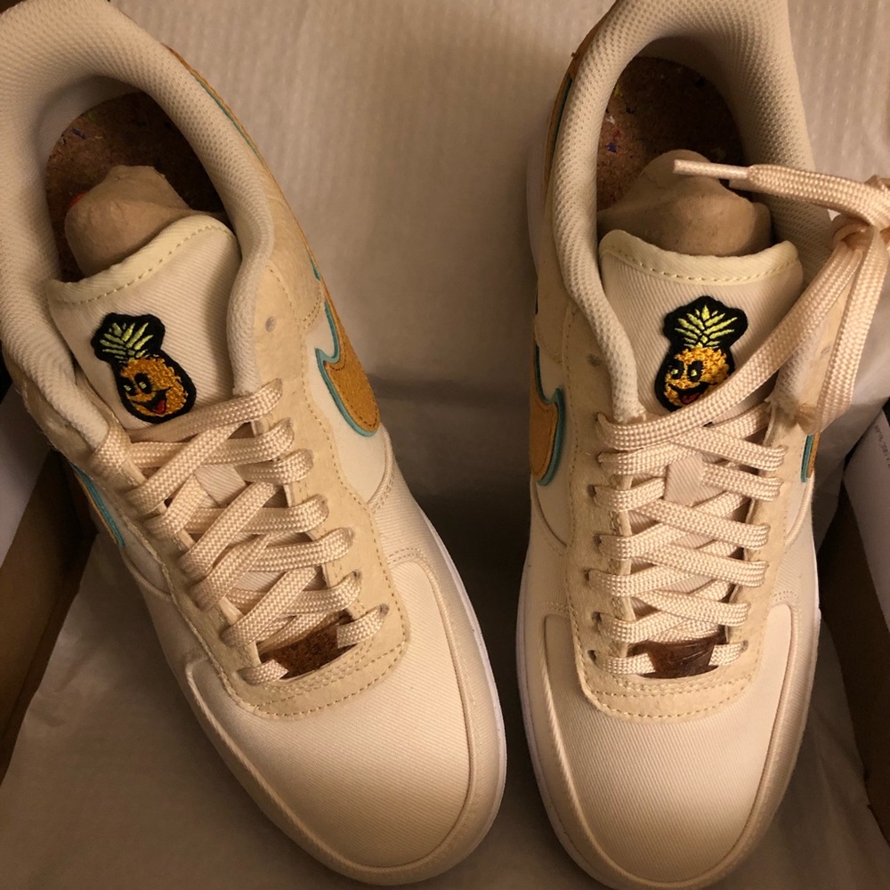 New in box Nike Happy Pineapple CoconutMilk Size 9